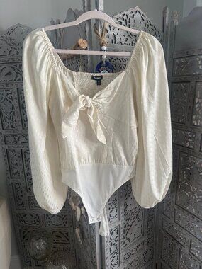EXPRESS Cream Houndstooth Jacquard Tie Front Puff Sleeve thong Bodysuit Medium